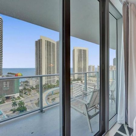 Amazing Apartments At H Beach House Hollywood Bagian luar foto