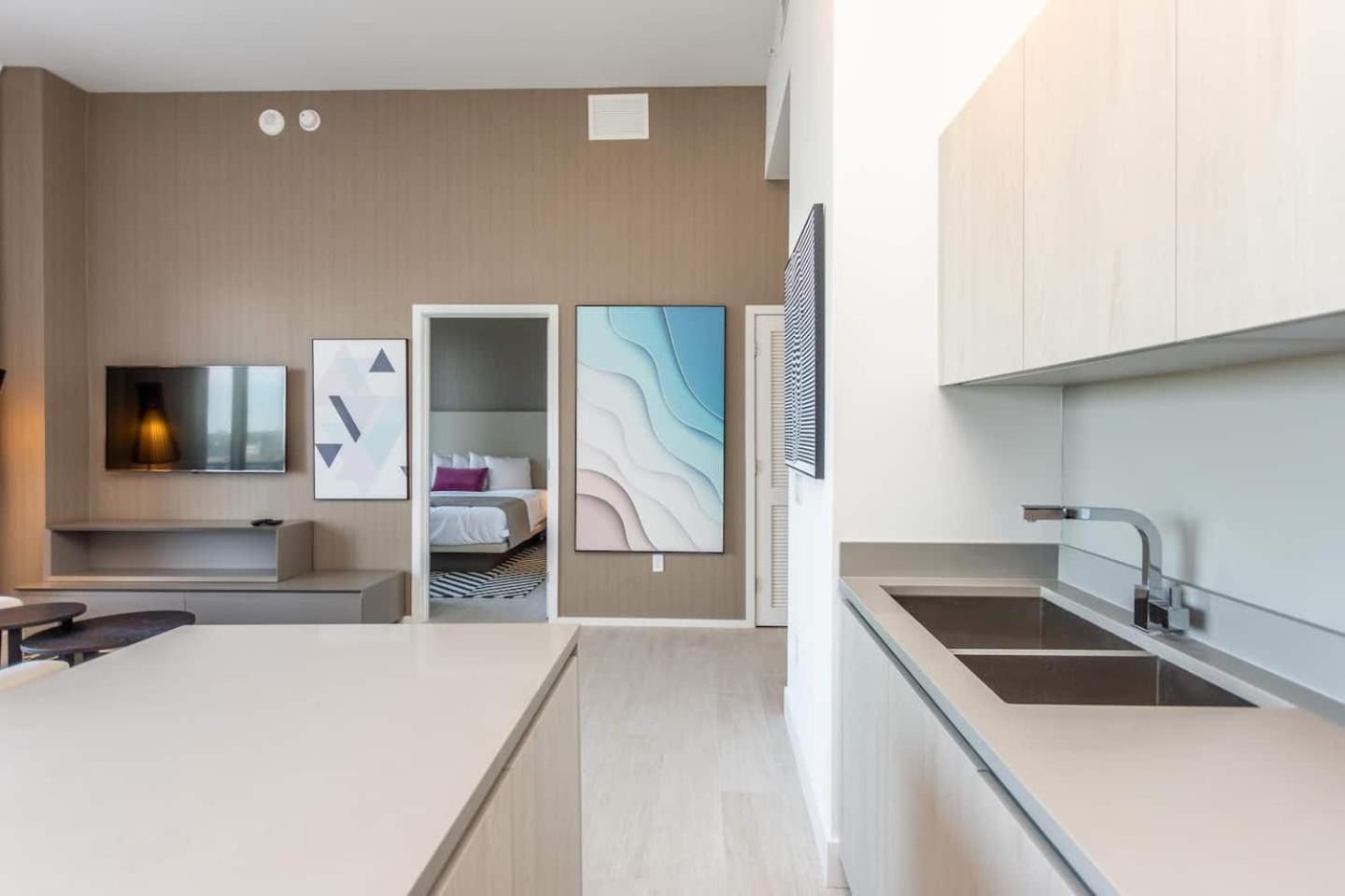 Amazing Apartments At H Beach House Hollywood Bagian luar foto