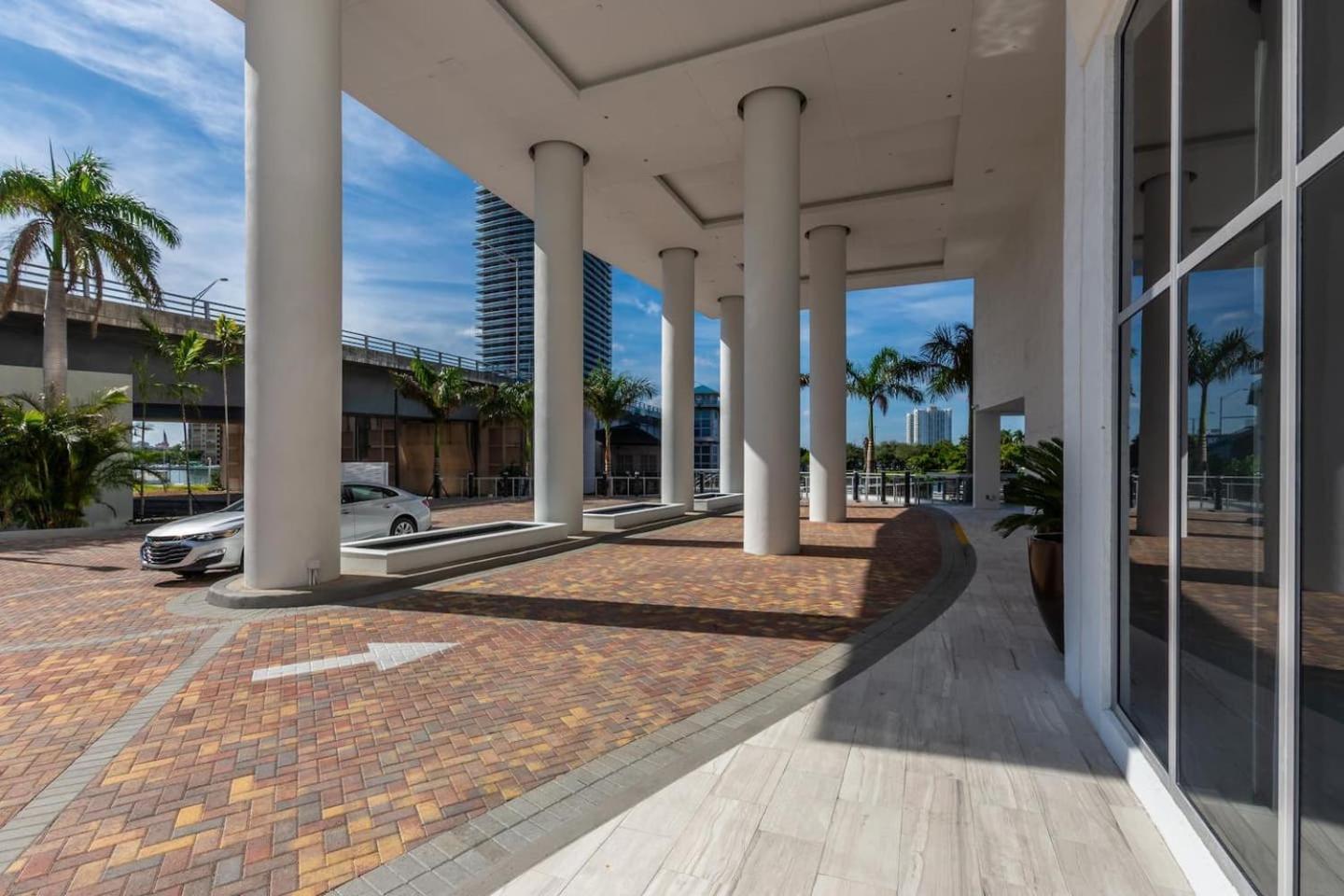 Amazing Apartments At H Beach House Hollywood Bagian luar foto