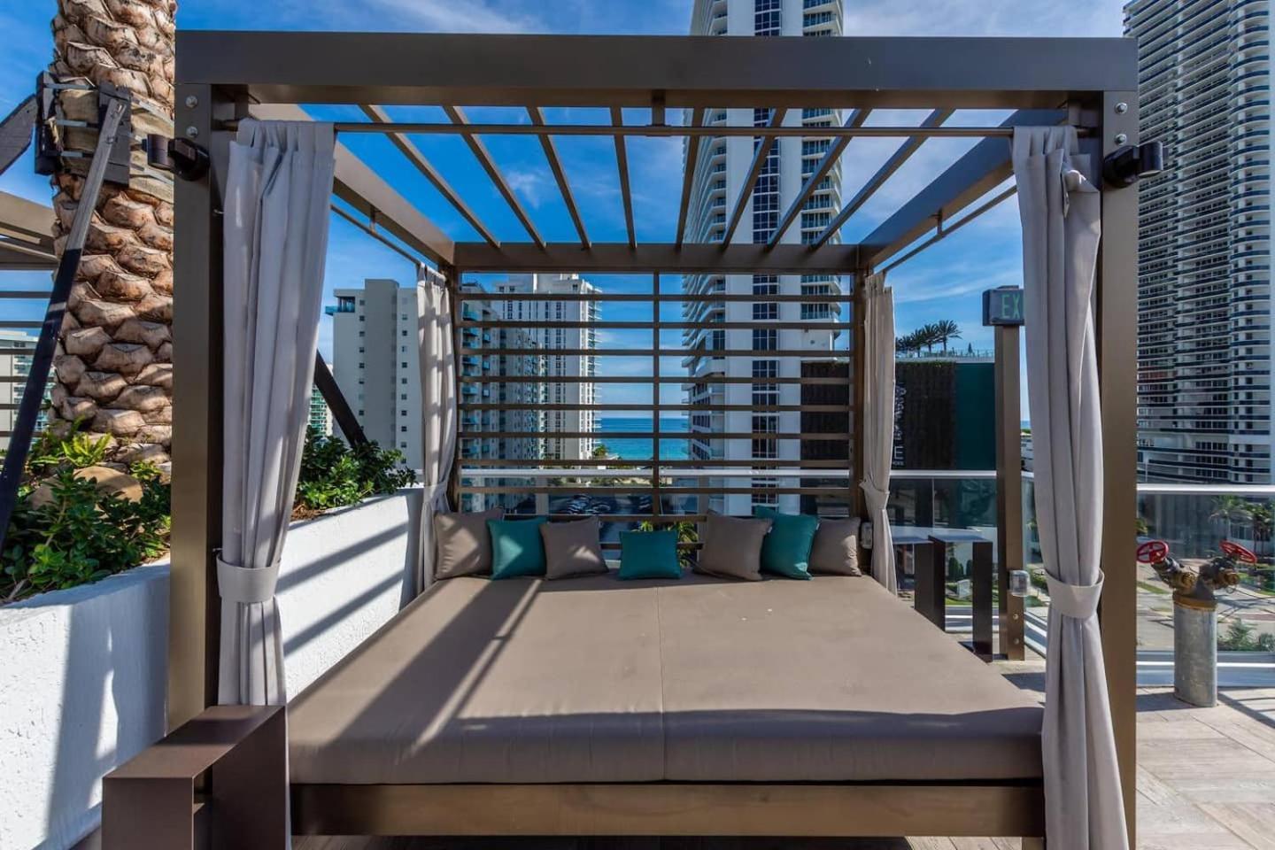 Amazing Apartments At H Beach House Hollywood Bagian luar foto