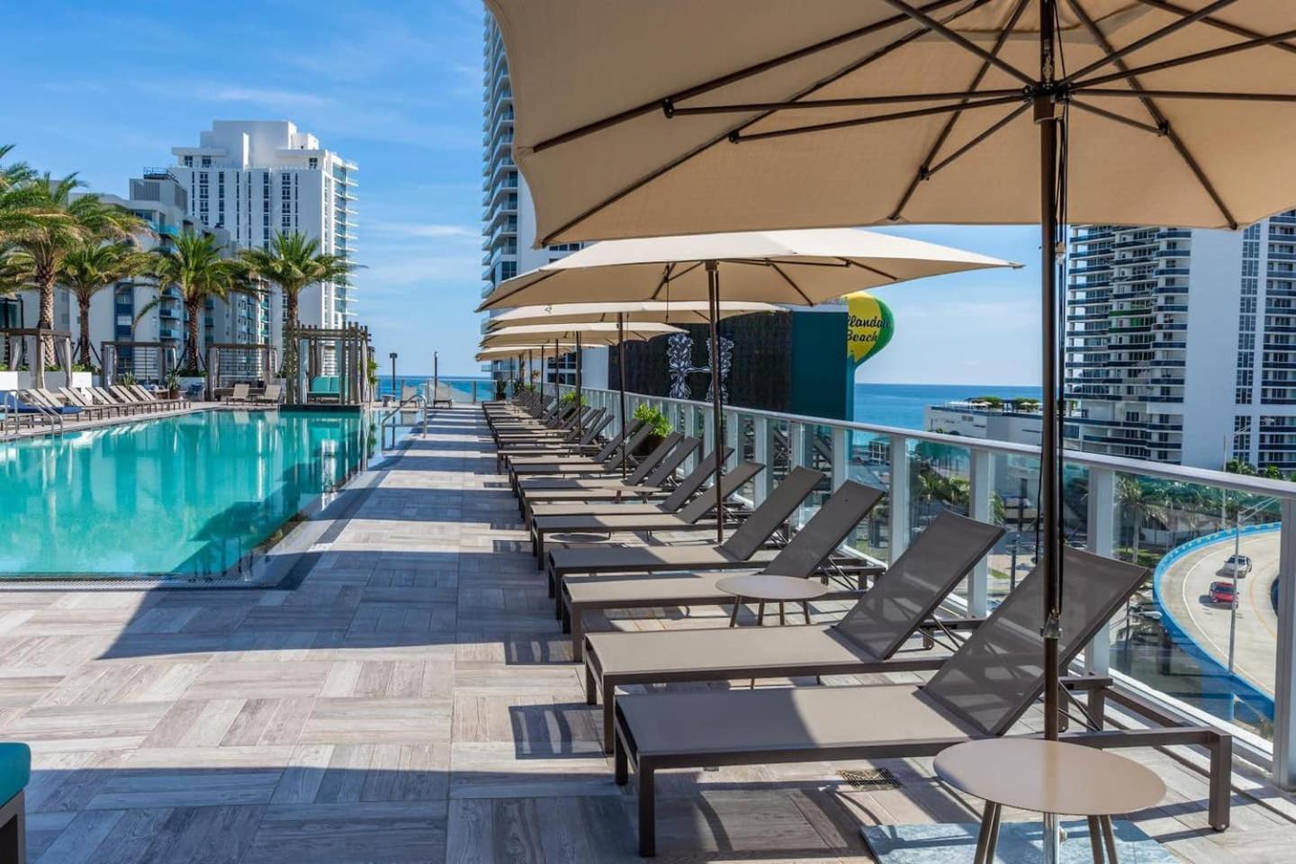Amazing Apartments At H Beach House Hollywood Bagian luar foto