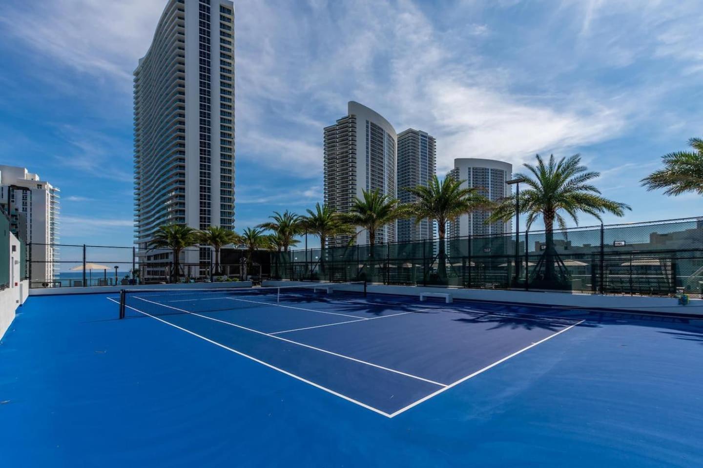Amazing Apartments At H Beach House Hollywood Bagian luar foto
