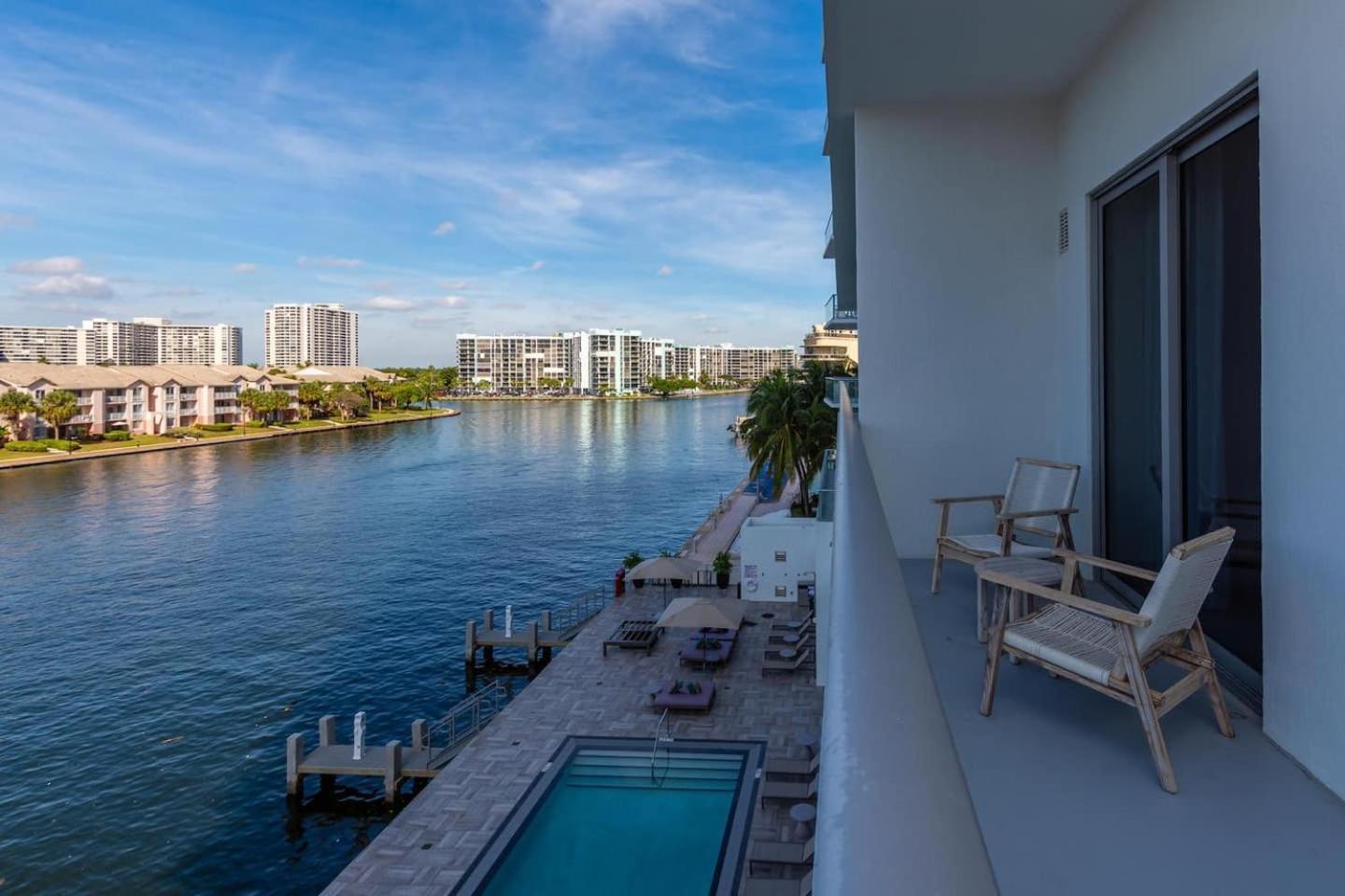 Amazing Apartments At H Beach House Hollywood Bagian luar foto