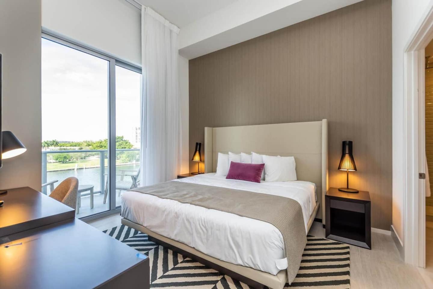 Amazing Apartments At H Beach House Hollywood Bagian luar foto