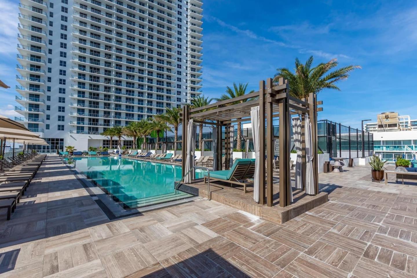 Amazing Apartments At H Beach House Hollywood Bagian luar foto