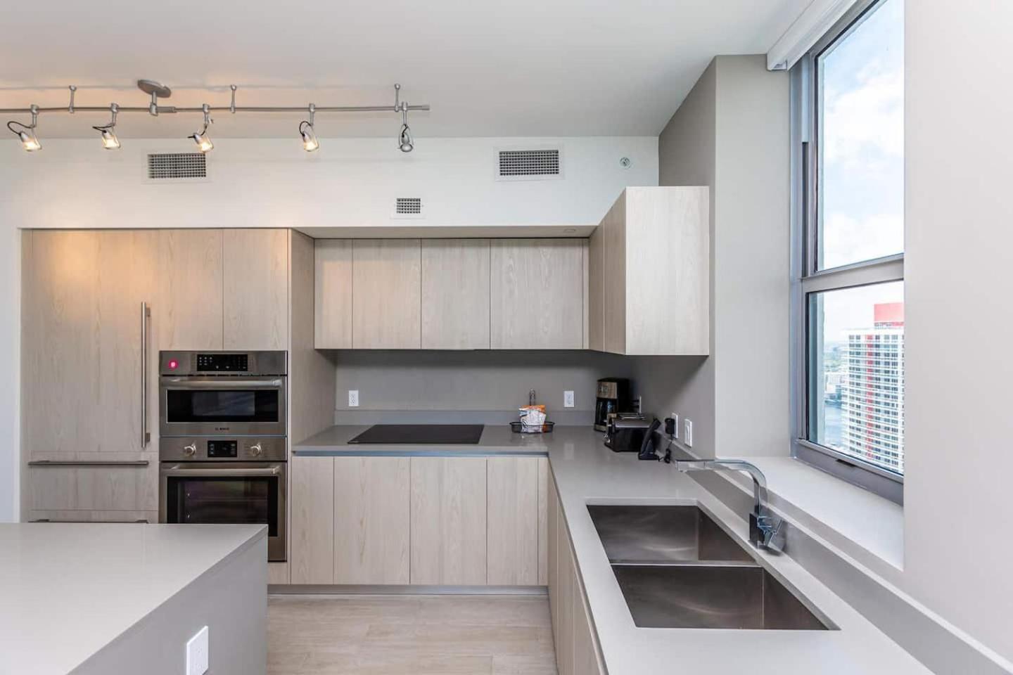 Amazing Apartments At H Beach House Hollywood Bagian luar foto