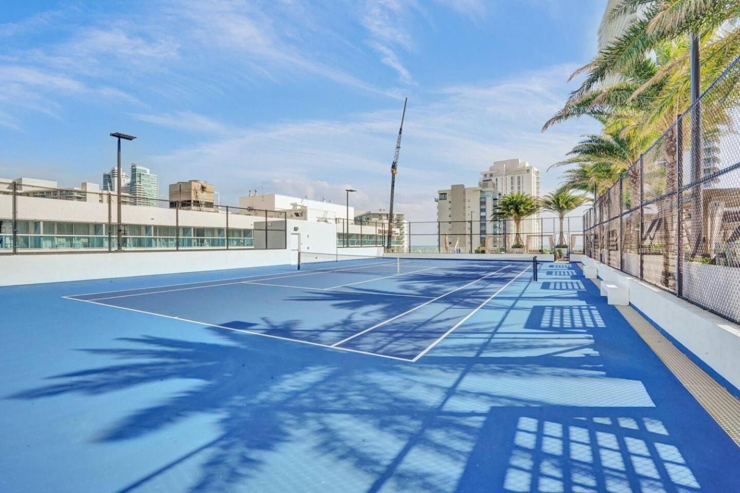 Amazing Apartments At H Beach House Hollywood Bagian luar foto
