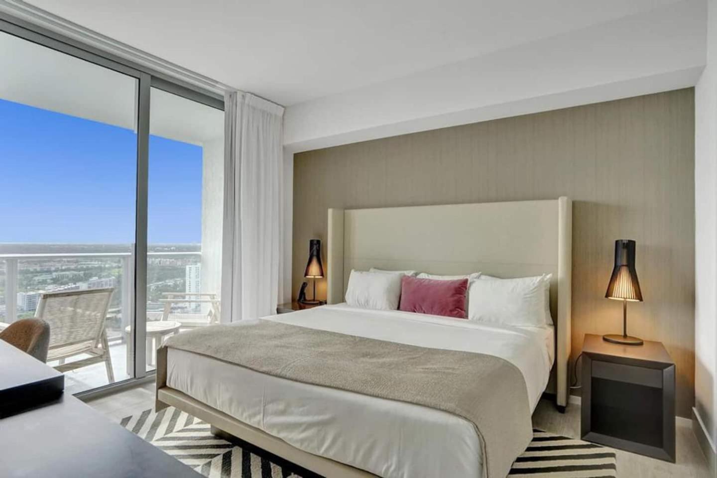 Amazing Apartments At H Beach House Hollywood Bagian luar foto