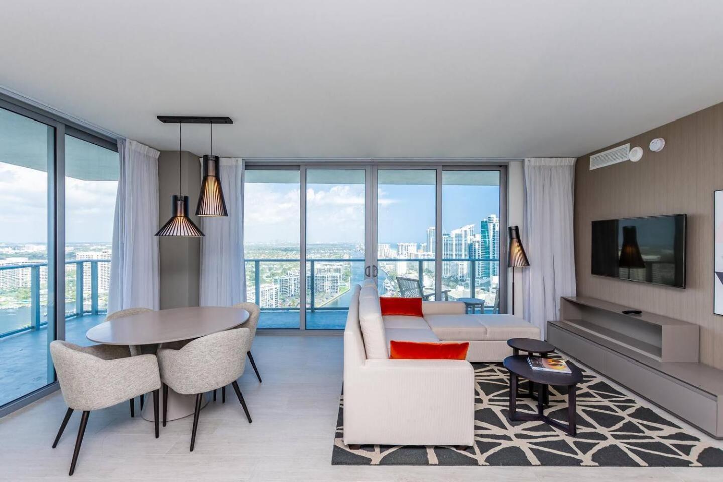 Amazing Apartments At H Beach House Hollywood Bagian luar foto