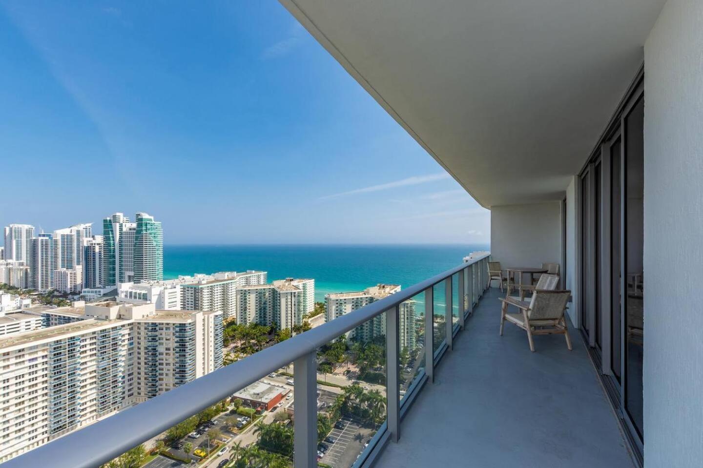 Amazing Apartments At H Beach House Hollywood Bagian luar foto