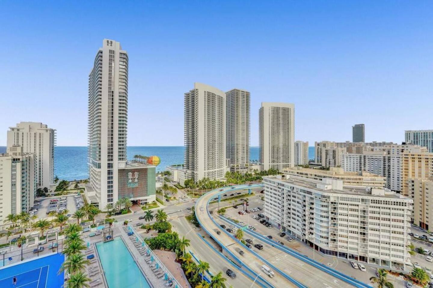 Amazing Apartments At H Beach House Hollywood Bagian luar foto