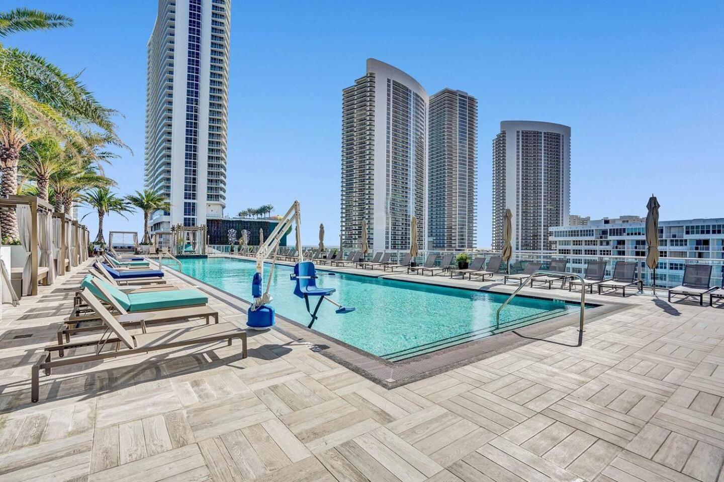 Amazing Apartments At H Beach House Hollywood Bagian luar foto