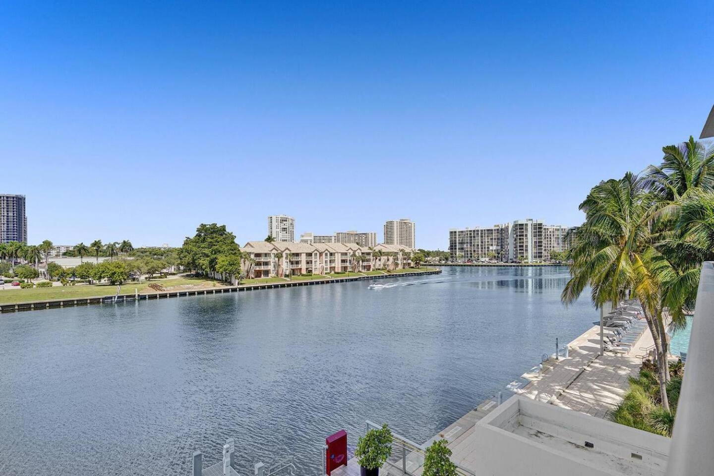 Amazing Apartments At H Beach House Hollywood Bagian luar foto