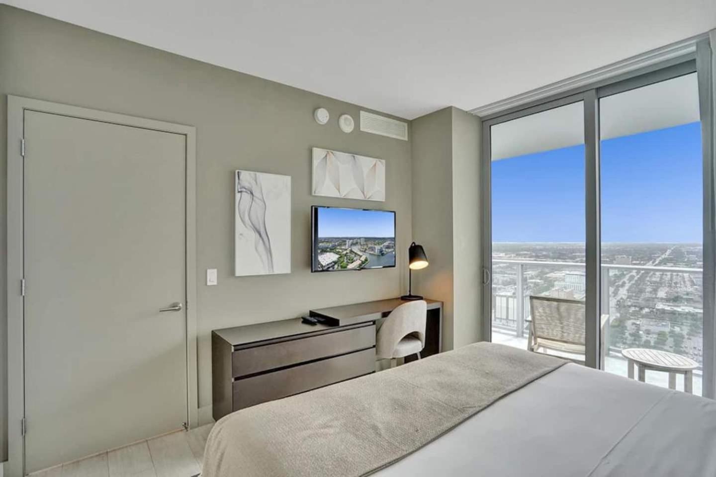 Amazing Apartments At H Beach House Hollywood Bagian luar foto