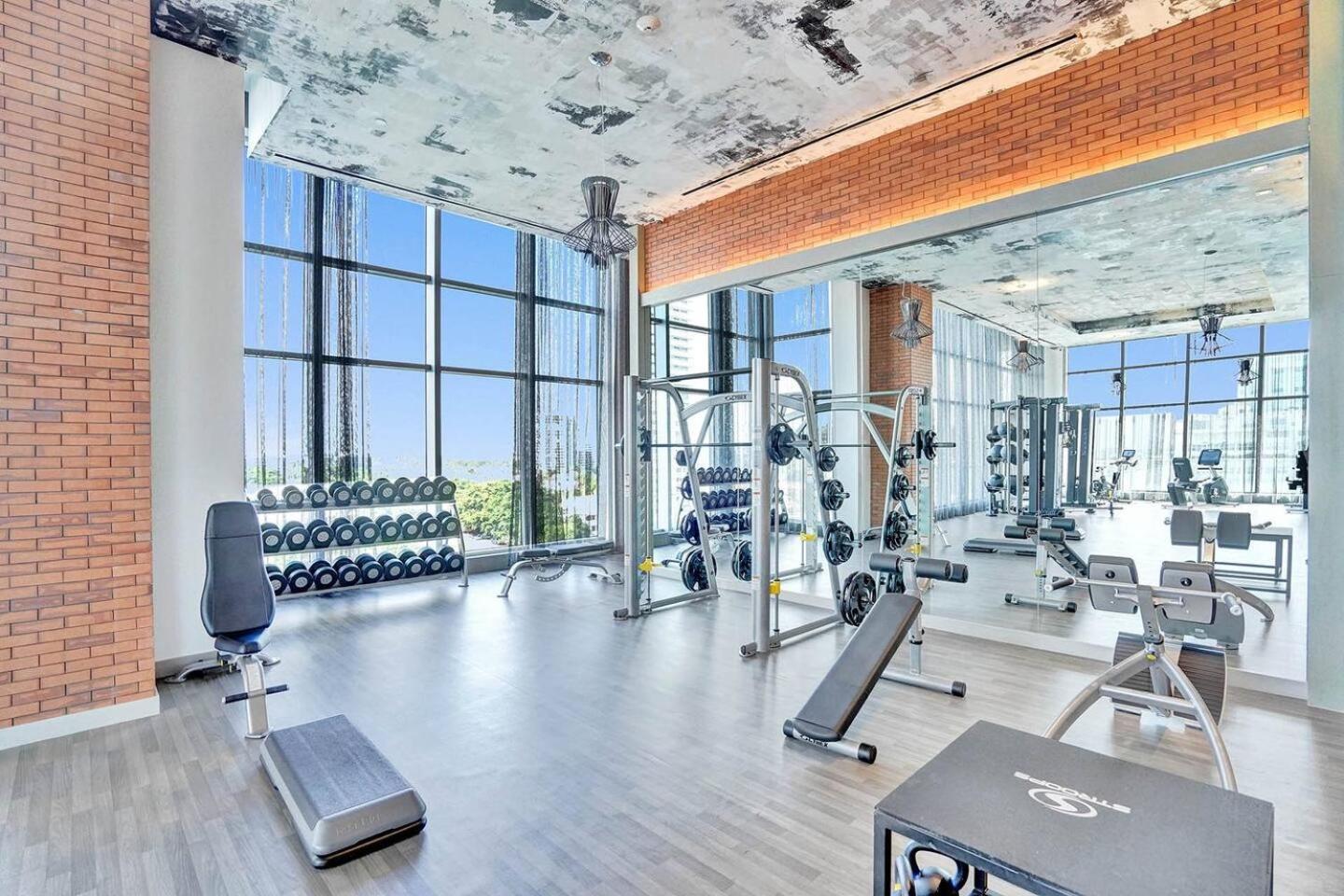 Amazing Apartments At H Beach House Hollywood Bagian luar foto
