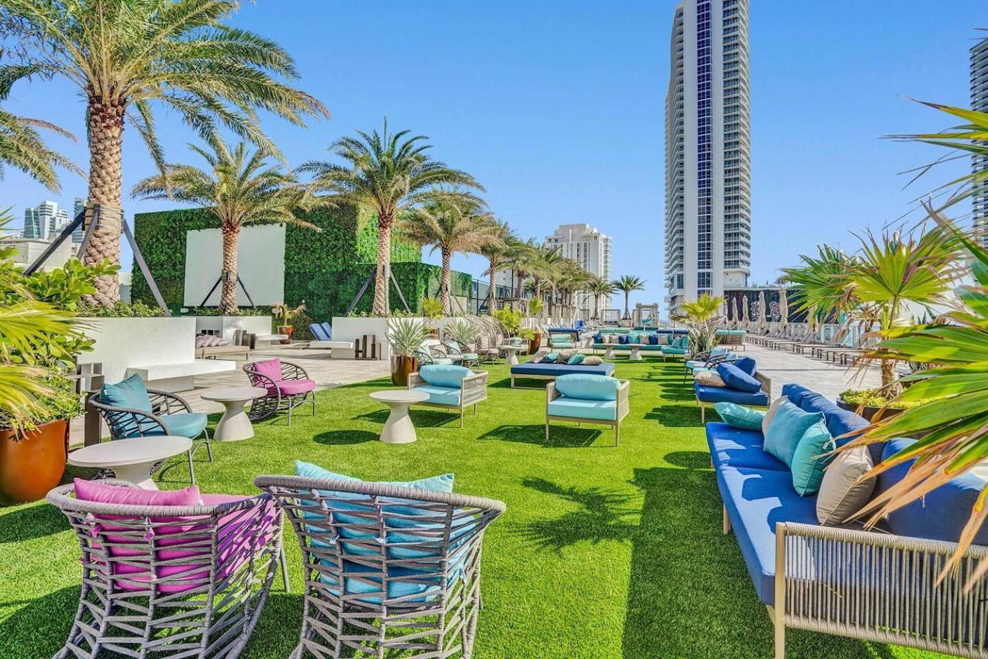 Amazing Apartments At H Beach House Hollywood Bagian luar foto