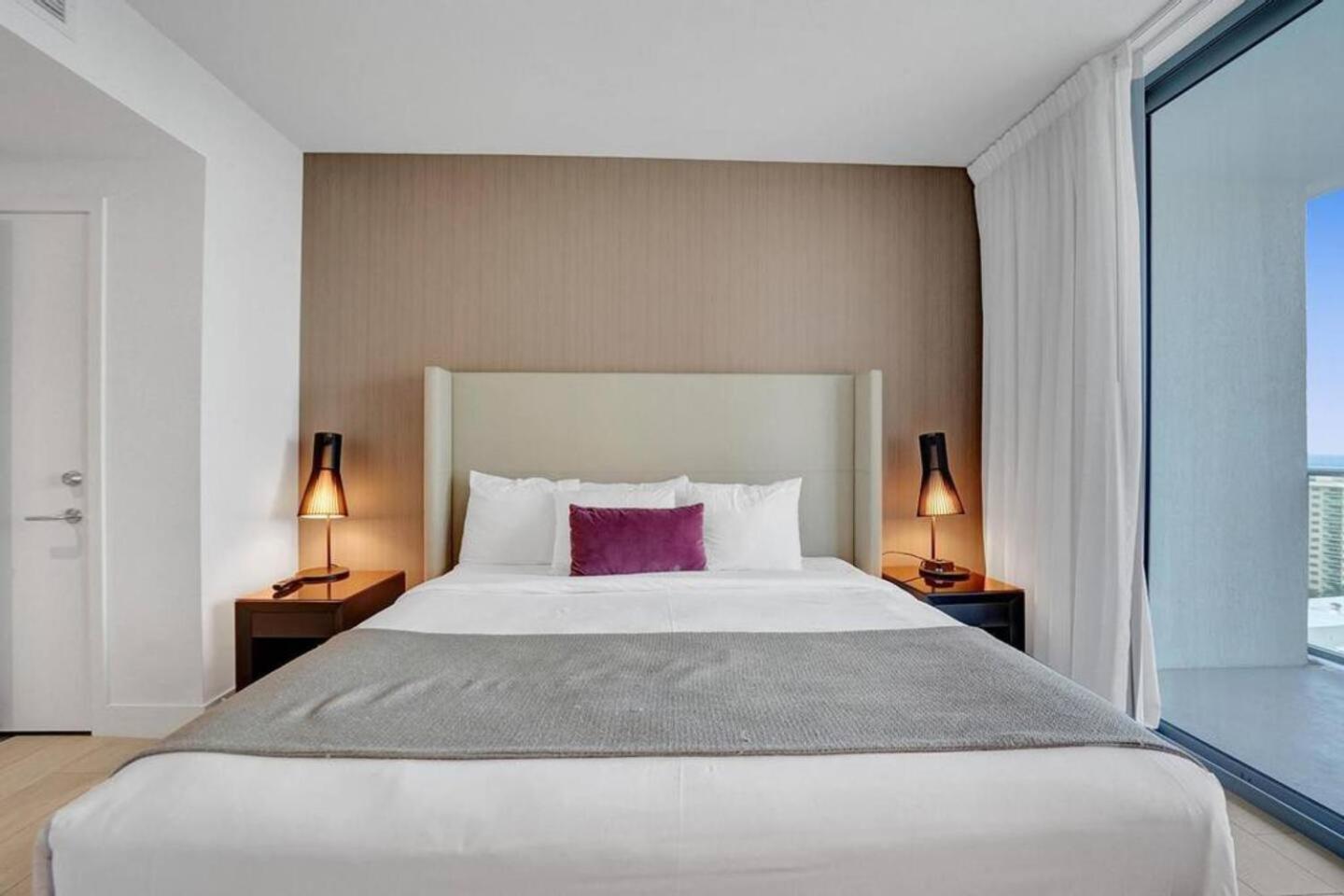 Amazing Apartments At H Beach House Hollywood Bagian luar foto