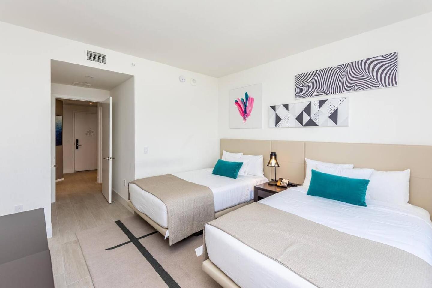 Amazing Apartments At H Beach House Hollywood Bagian luar foto