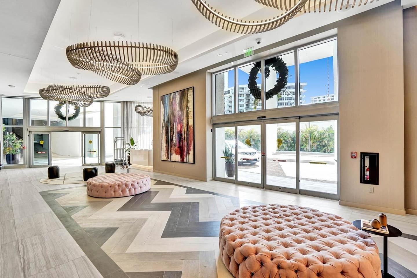 Amazing Apartments At H Beach House Hollywood Bagian luar foto