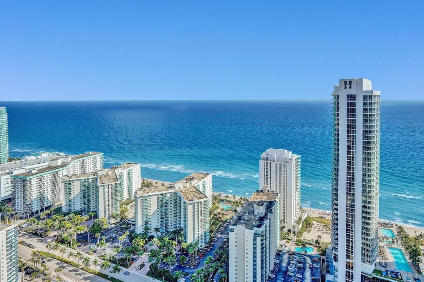 Amazing Apartments At H Beach House Hollywood Bagian luar foto