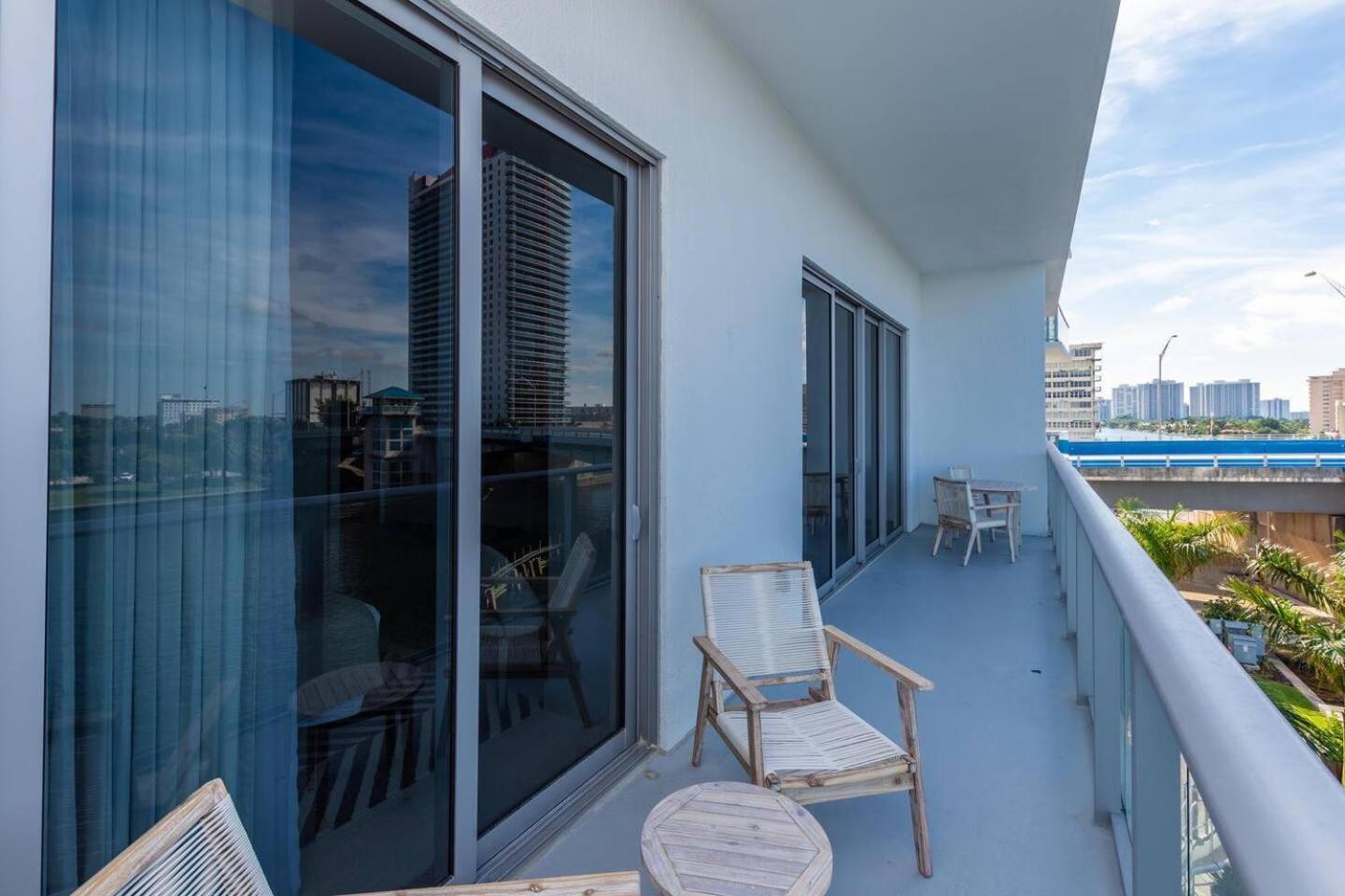 Amazing Apartments At H Beach House Hollywood Bagian luar foto