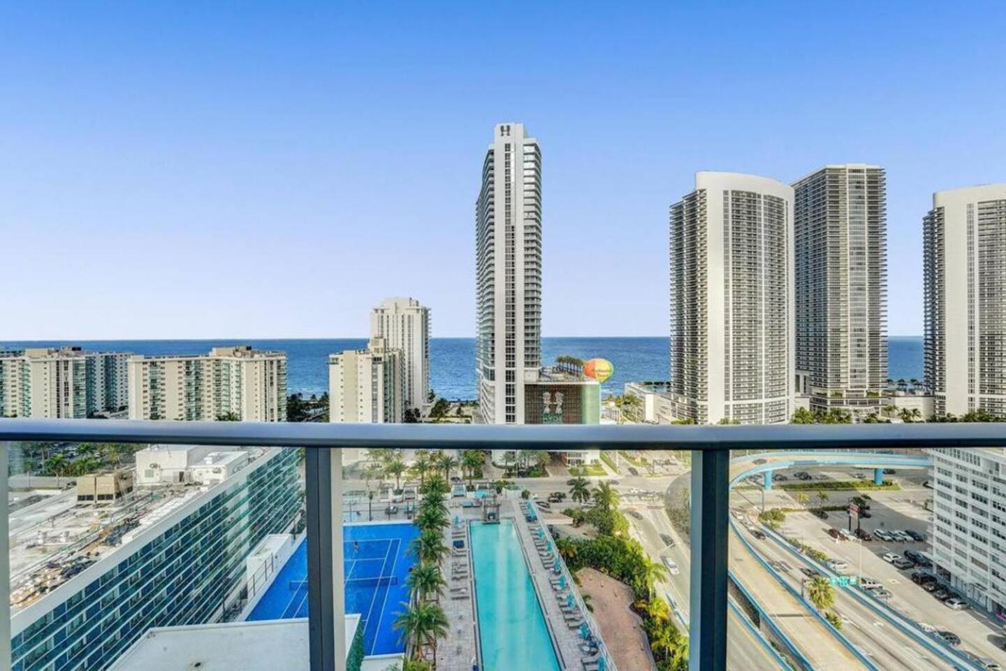 Amazing Apartments At H Beach House Hollywood Bagian luar foto