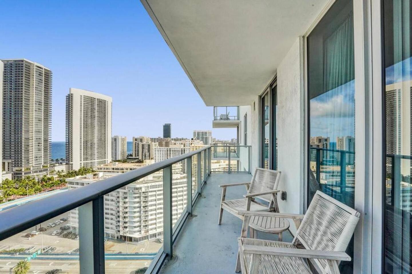 Amazing Apartments At H Beach House Hollywood Bagian luar foto